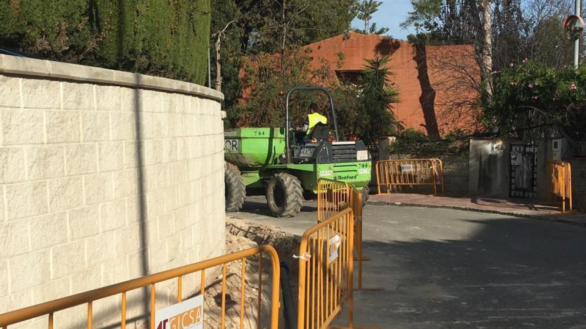 El canvi de les canonades a Cala Romana es converteix en «un caos»