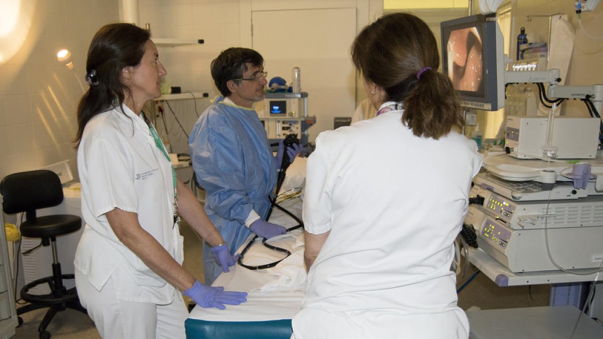 Una nova tècnica de l'hospital de Sant Joan de Reus evita extirpar segments de còlon