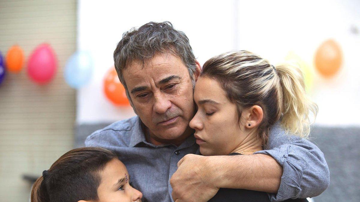 El drama familiar 'La hija de un ladrón' protagonizado por Eduard y Greta Fernández llega en los cines