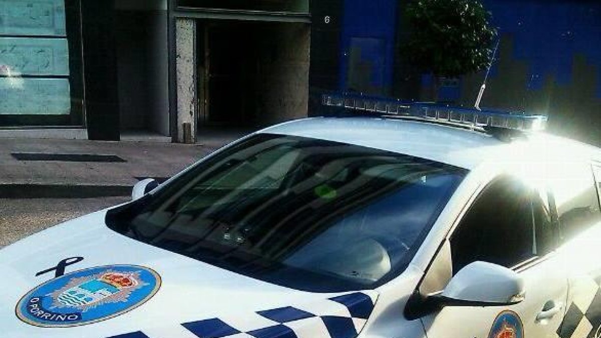 Detingut un noi de 19 anys acusat de tancar a la seva núvia com a «càstig»