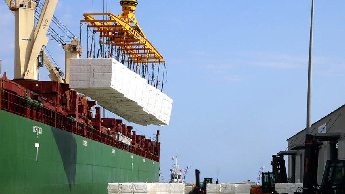 El puerto de Tarragona mueve 25 millones de toneladas hasta septiembre, un 6,2% más