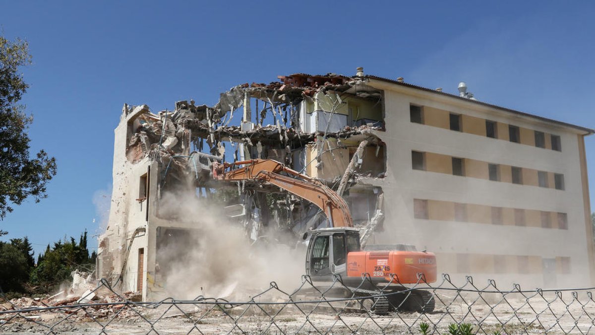 El Grup Blasi compra la polèmica residència Montemar de Vilafortuny i inicia l'enderroc
