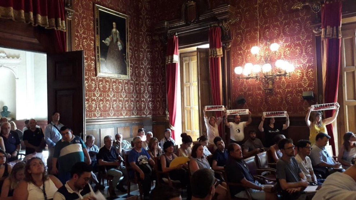 La pancarta 'Llibertat presos polítics' lucirá en el Ayuntamiento de Tarragona