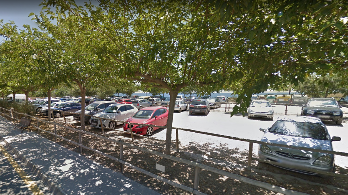 El Ayuntamiento asfaltará el aparcamiento del suelo de la Savinosa antes del verano