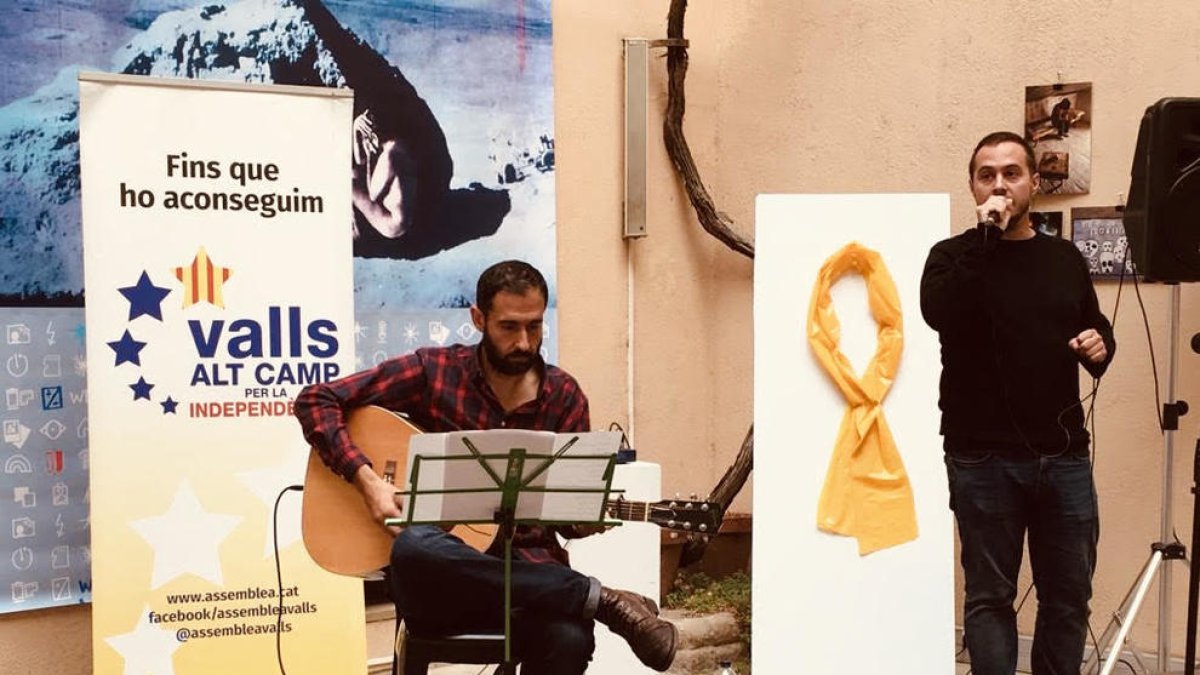 Marc Ayala y Roger Cantí llenan de canción reivindicativa el Valls por|para la Libertad