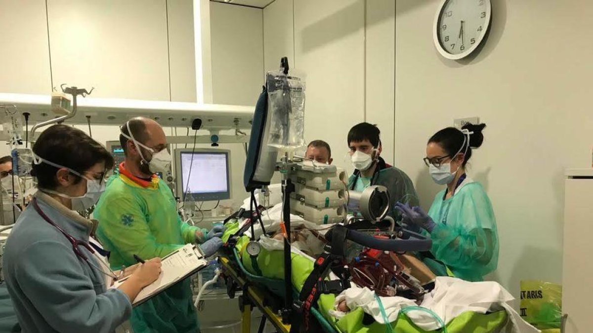 El Vall d'Hebron porta a Reus un equip punter per un cas de grip A