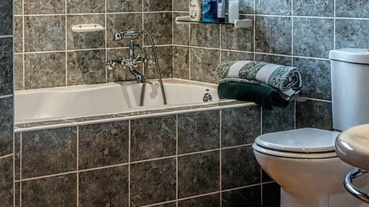 Rescaten una dona que feia 8 dies que estava atrapada dins el seu lavabo