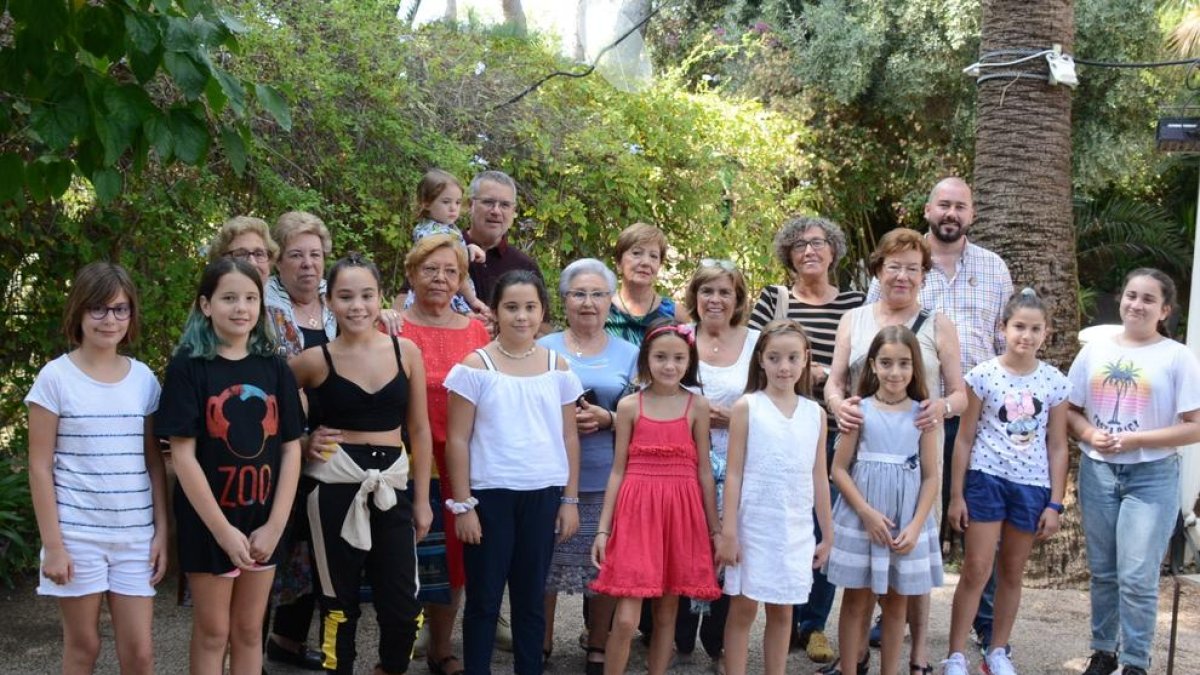 Las Teclas se reúnen para celebrar la tradicional comida durante víspera de la patrona