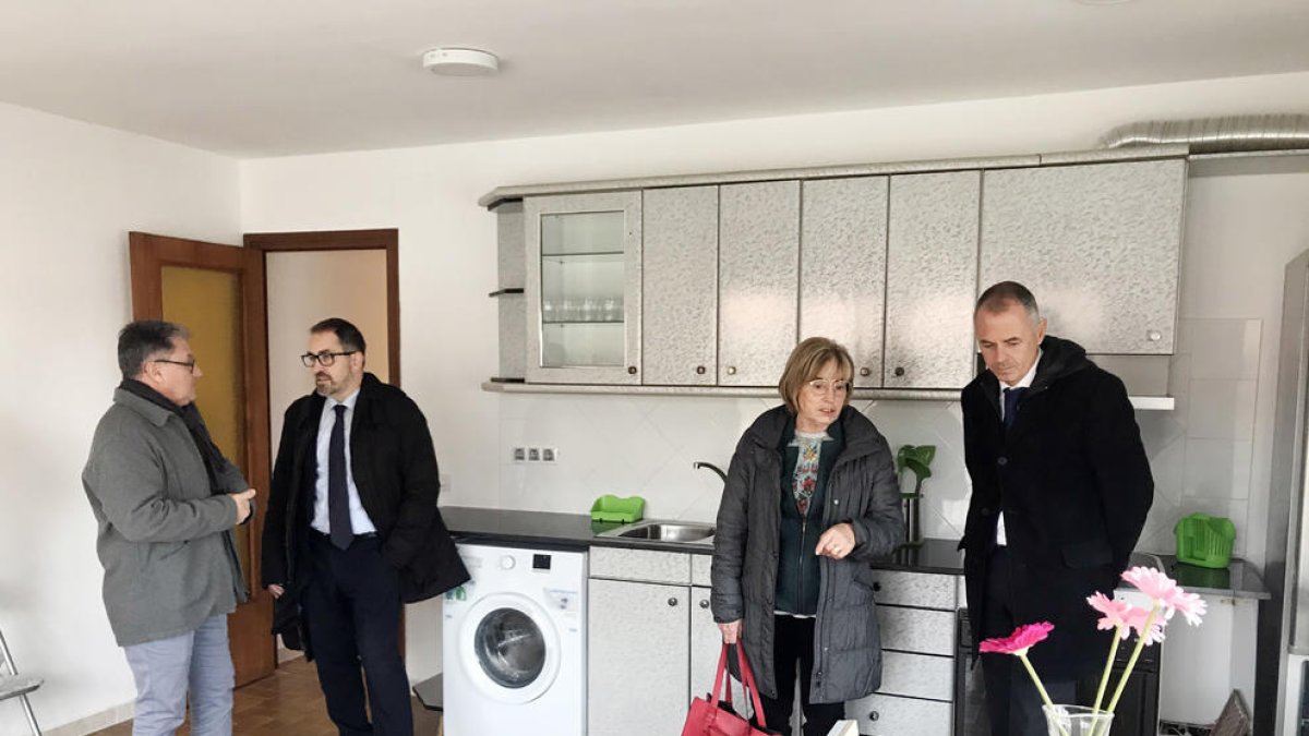 L'Ajuntament de Roda ja compta amb un pis d'emergència social equipat