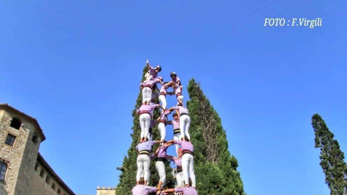 Catedral y primera leña lila en Sant Cugat