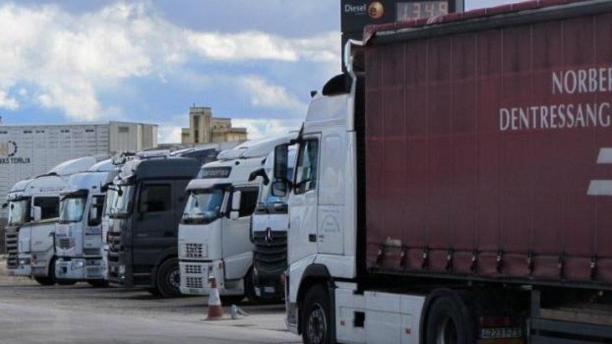 Detingut un home per robar 2.500 litres de gasoil de camions aturats a l'autopista a Girona