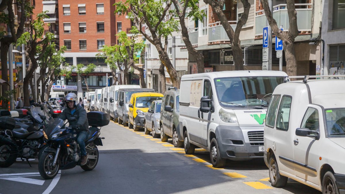 Els paradistes del mercadet estrenen les noves zones d'aparcament exclusiu