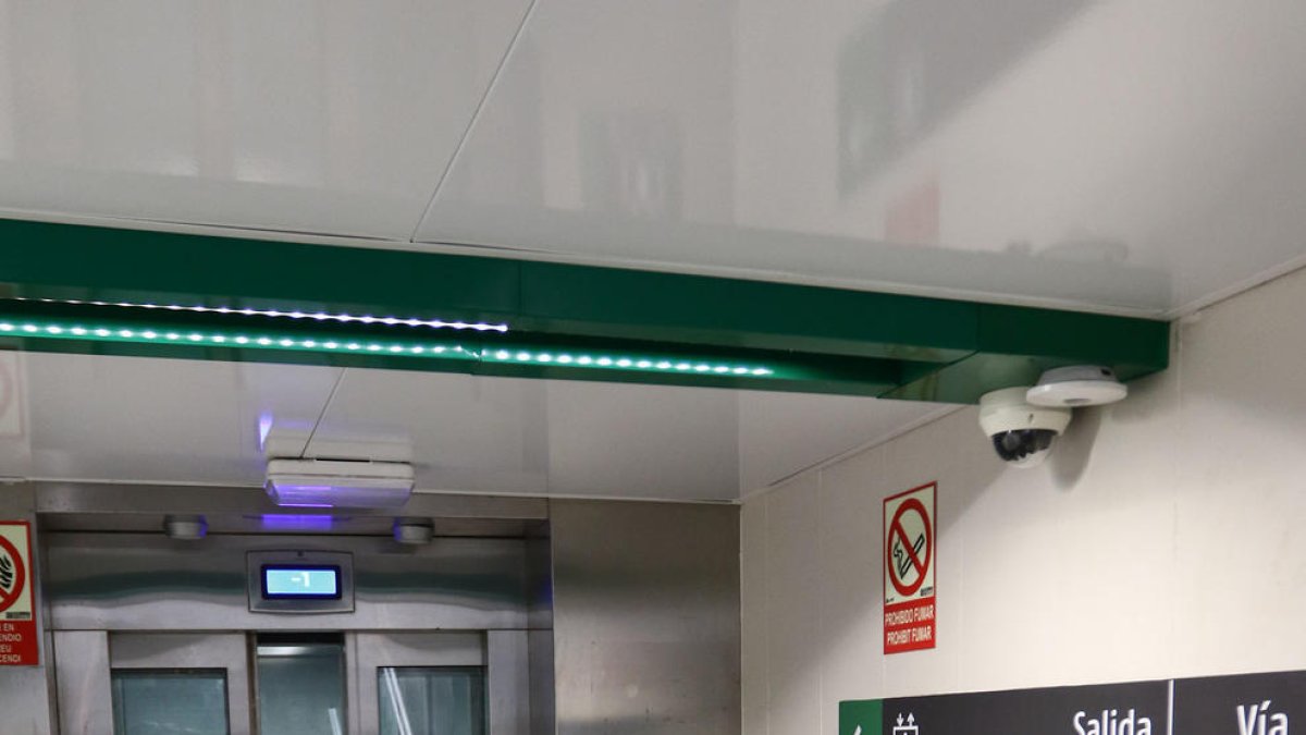 El ascensor de la estación de tren de Reus vuelve a funcionar después de más de un mes