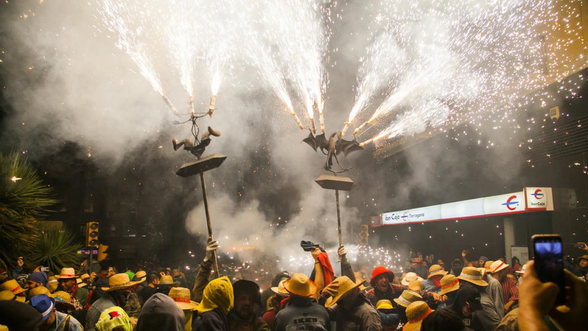 Santa Tecla acaba con la traca que anuncia el final de las fiestas