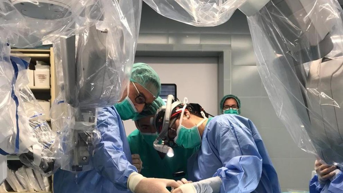 El Servei d'Otorinolaringologia del Joan XXIII realitza les primeres cirurgies amb el Da Vinci