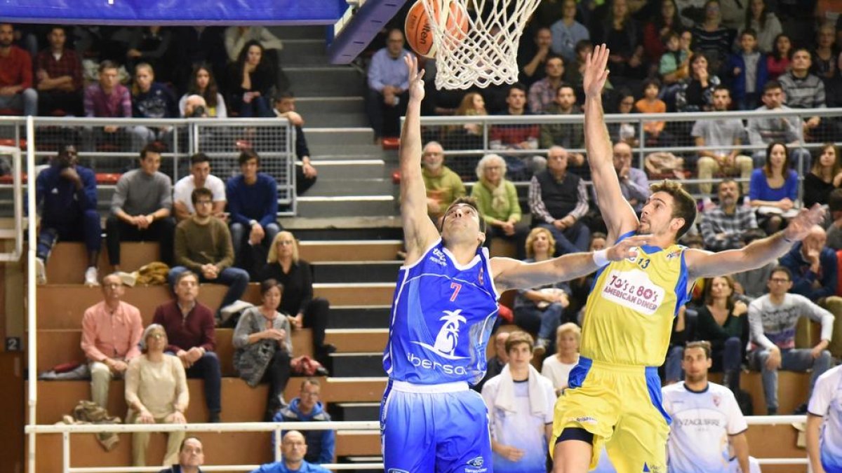 El CBT s'adjudica el derbi contra el CB Salou i suma la desena victòria consecutiva