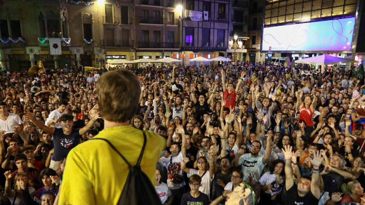 La Cercavila del Masclet de Reus reparteix més de 300 litres en la nit més llarga