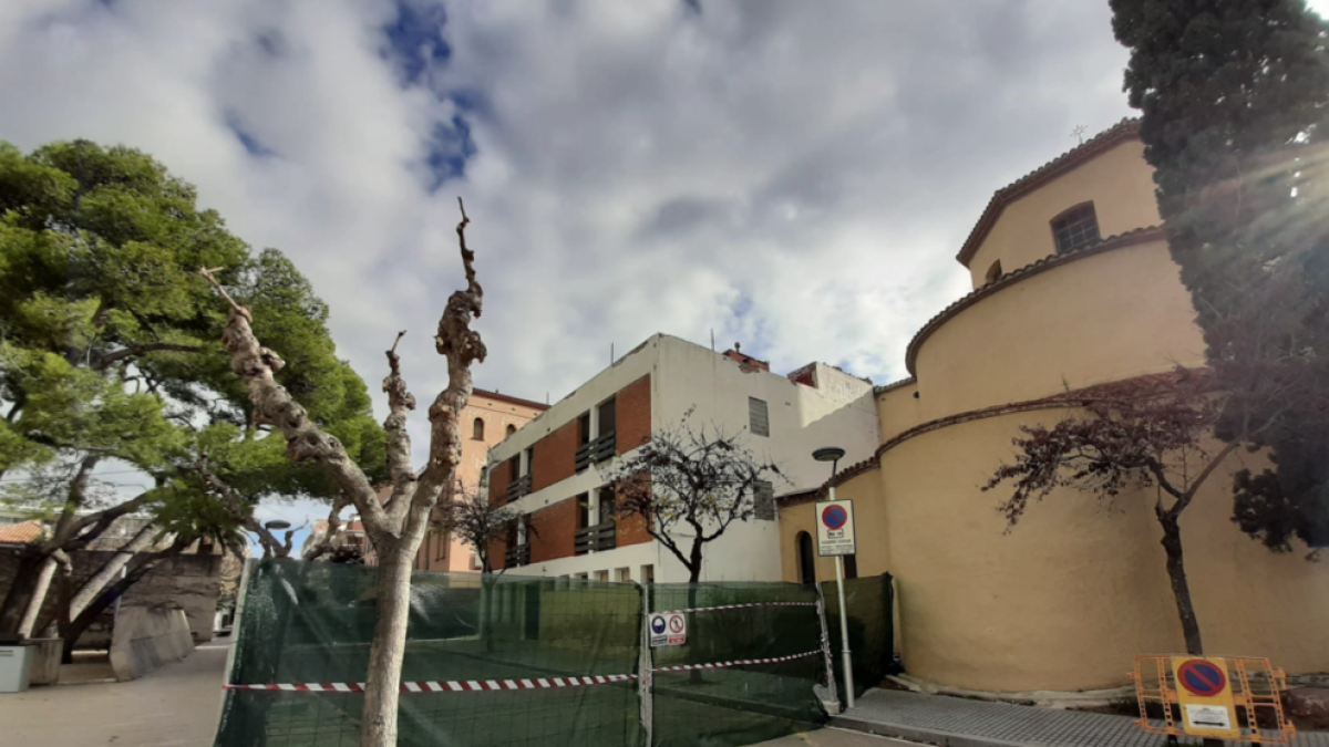 Comença el desmuntatge per la futura demolició de l'Hostal Bona Estada de Salou