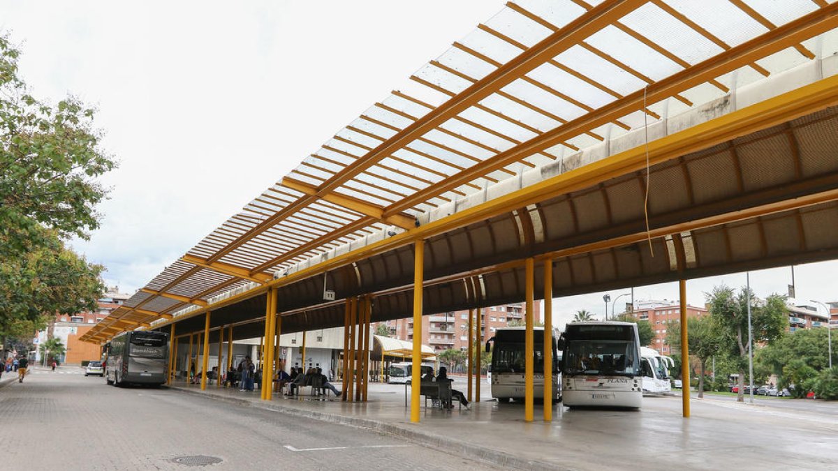 El lavado de cara de la estación de bus|buzo de Reus, pendiente de señalización y redes