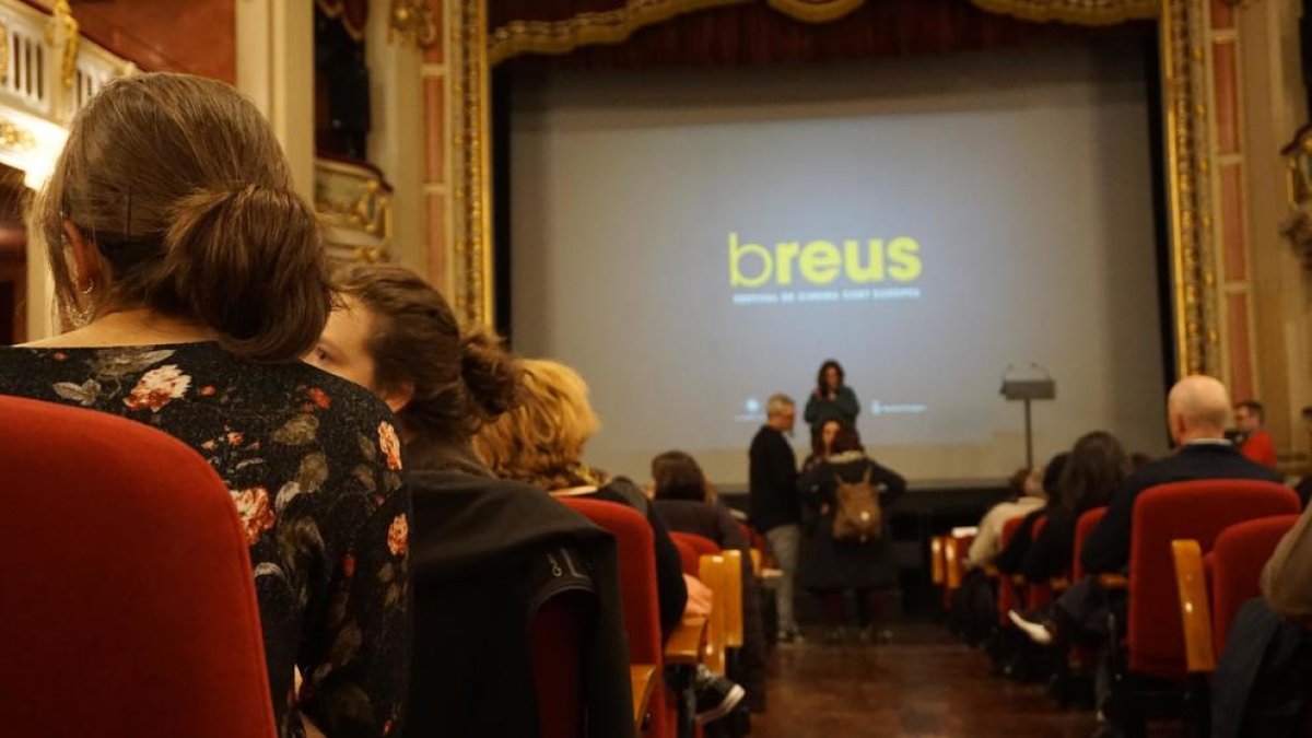 La proyección de tres cortometrajes dan el pistoletazo de salida del Festival Breus