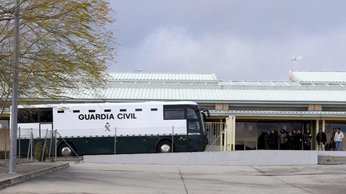 Junqueras, Romeva, Rull, Turull, Forn, Sànchez i Cuixart arriben a Soto del Real