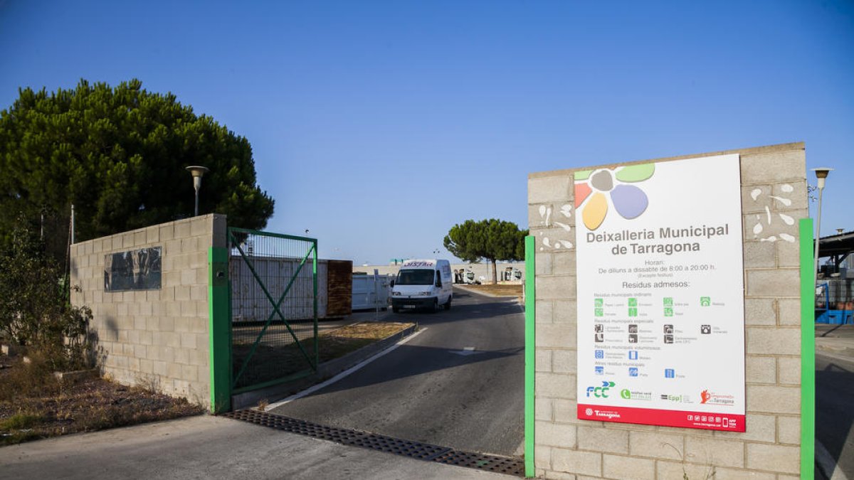 Los particulares sólo pueden descargar en el centro de reciclaje|desechería de Tarragona una vez al día