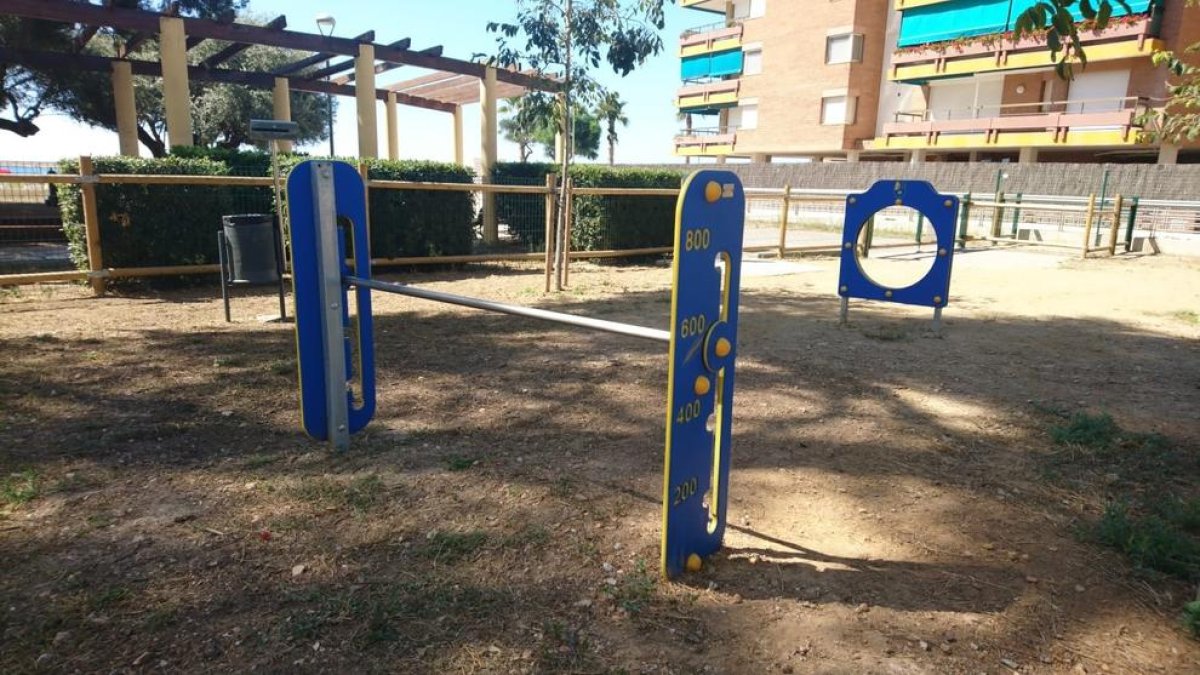 Torredembarra estrena una nova zona d'esbarjo i socialització d'animals de companyia