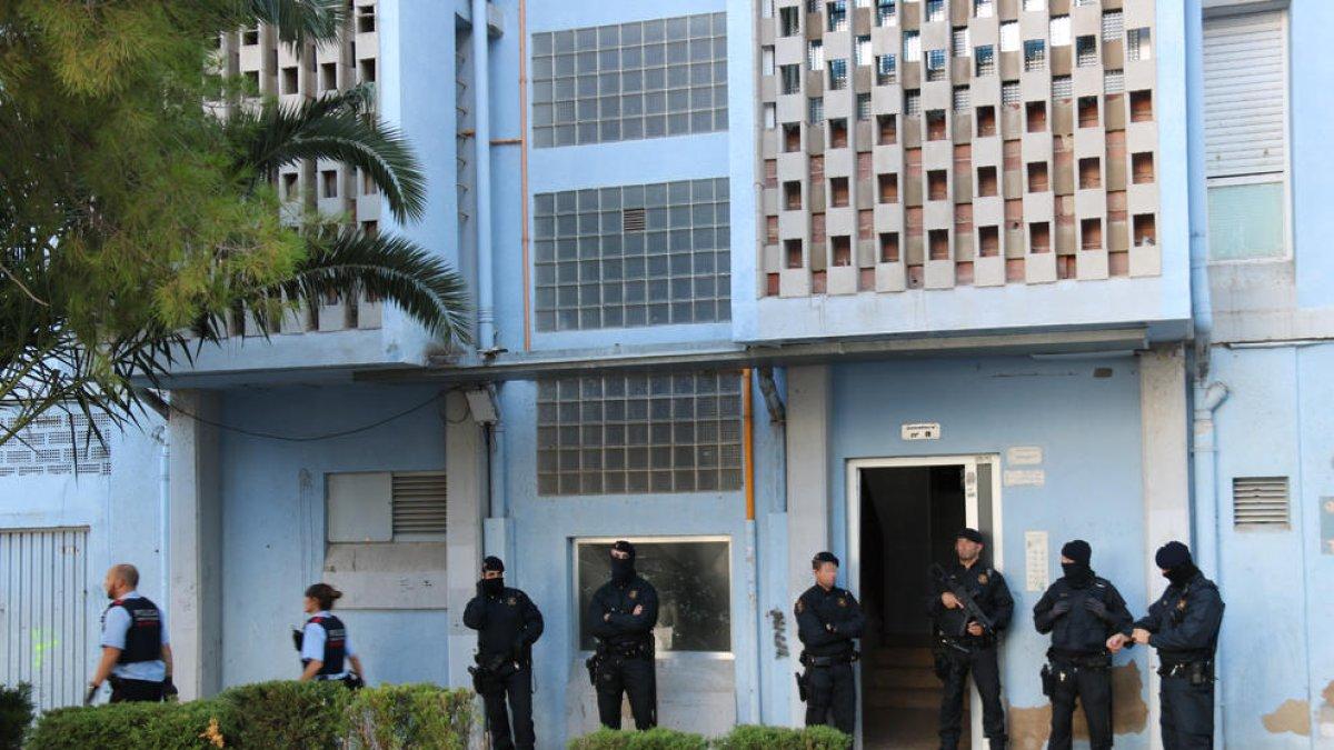 Campclar, dispositiu, Mossos d'Esquadra, delinqüent, Divisió d'Investigació Criminal (DIC), lladre, detingut, robatoris