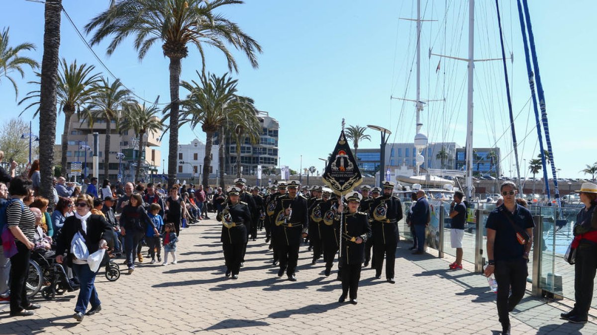 El Serrallo acoge el V Encuentro|Grupo de Bandas|Lados de Semana Santa
