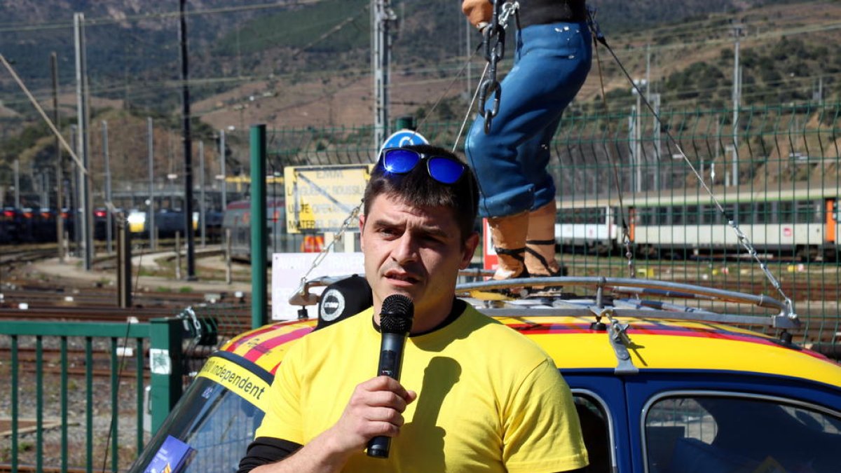 Uno ebrense inicia un camino de 1.300 kilómetros hasta Wateloo para recoger firmas por|para el derecho a la autodeterminación