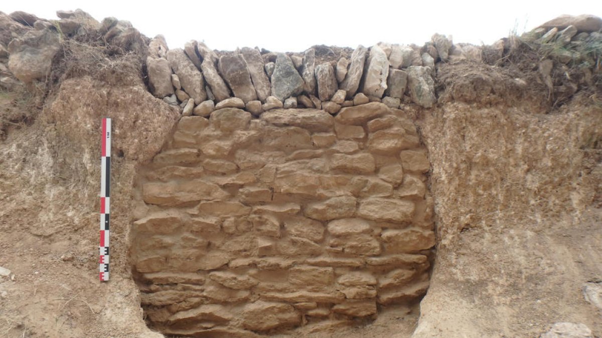 La excavación en Nulles confirma la presencia de silos de la edad del bronce