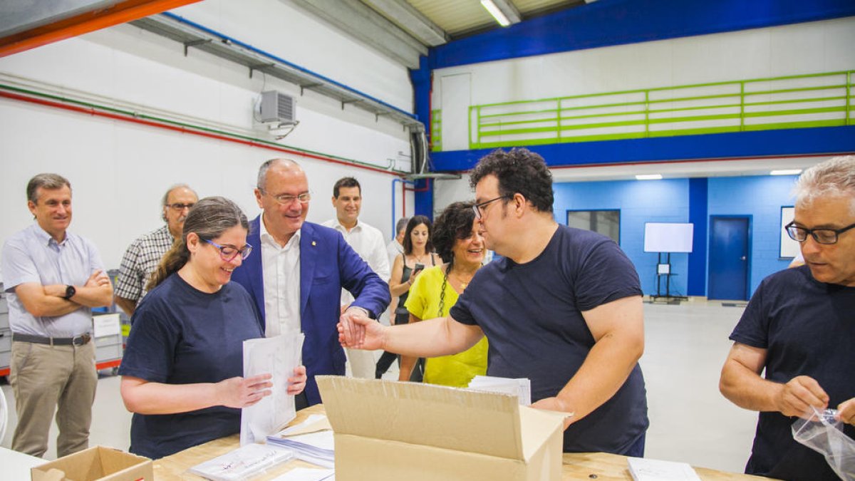 Taller Baix Camp de Reus reubica personas que hacían galletas para Virginias