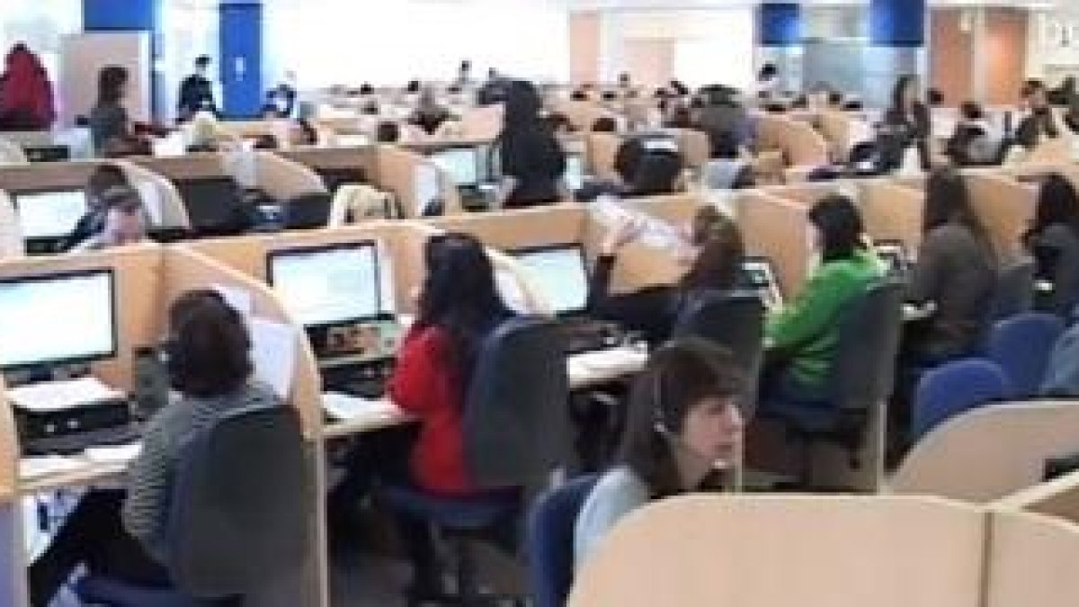 Una empresa de atención telefónica ofrece en Reus 150 puestos de trabajo