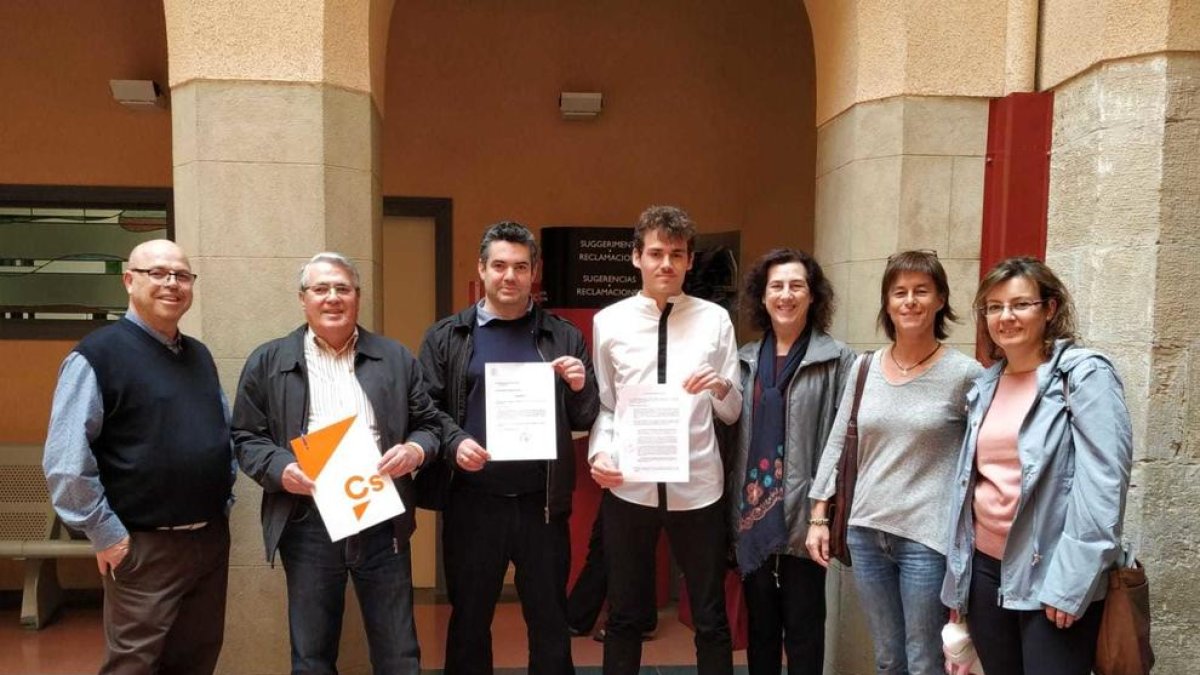 Cs denuncia l'Ajuntament de Tortosa per no haver retirat la pancarta dels presos
