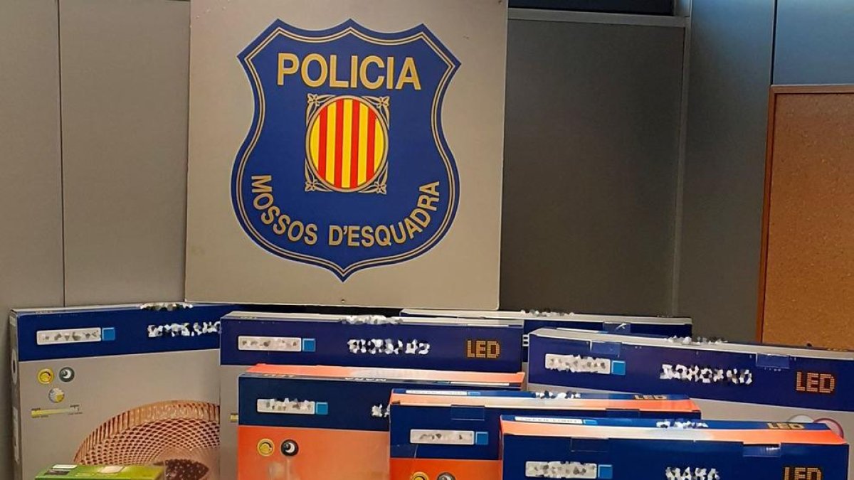 ponseties, mossos d'esquadra, plafons led, gavarres, reus, sant josep obrer