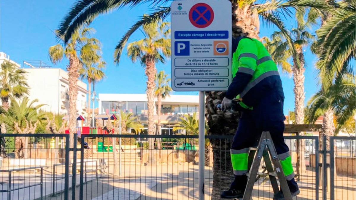 Roda de Berà posa en marxa una nova regulació horària de càrrega i descàrrega