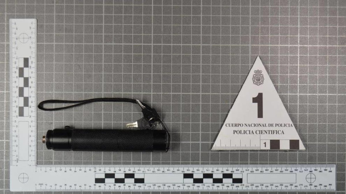 Imatge del punter làser confiscat per la policia al veí de Miranda de Ebro.