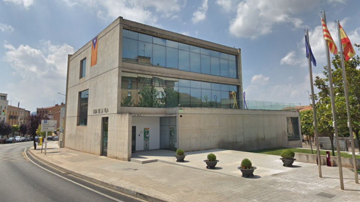 Una pareja se casa en una funeraria por|para un error del Ayuntamiento de Sant Fruitós de Bages