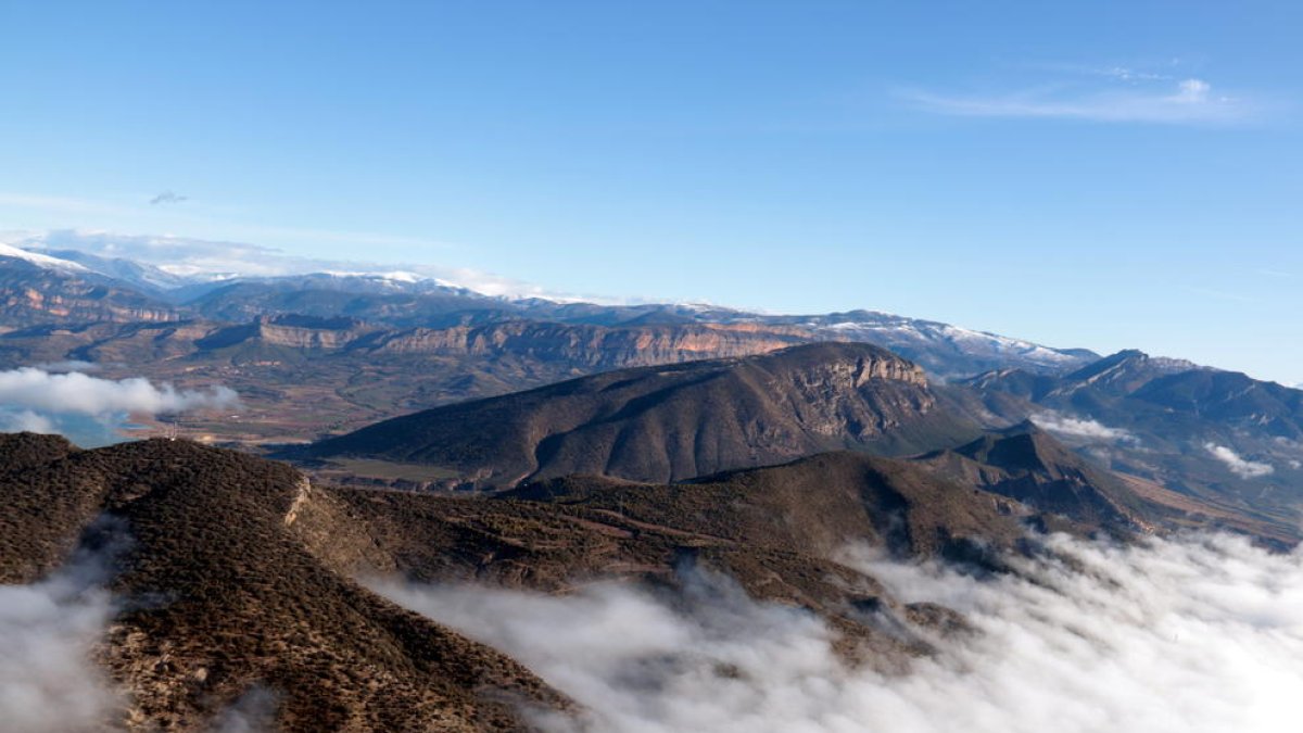 Un globus aerostàtic s'incendia després de xocar contra uns cables elèctrics a Sallent sense provocar ferits