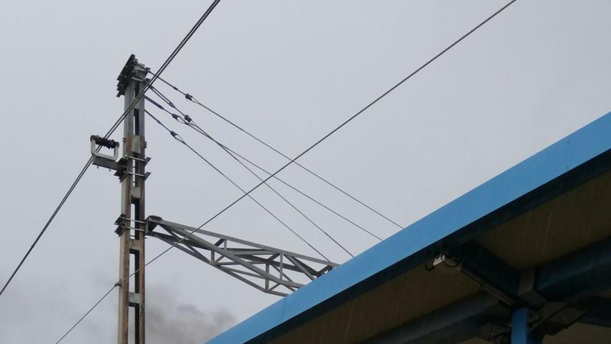 El incendio en un vagón obliga a desalojar dos trenes a la estación de Salomón|Salomó