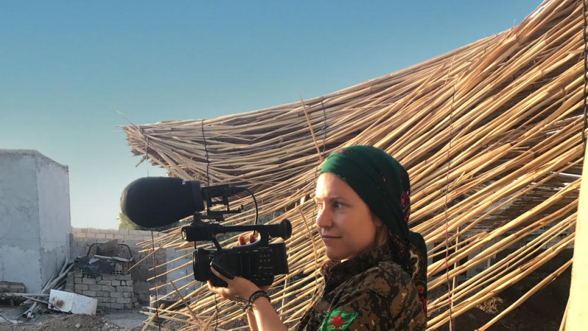 «Cal defensar la paritat que han començat a assolir les dones kurdes a Rojava»