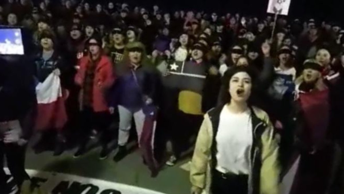 El Balcó del Mediterrani s'omple de dones en solidaritat amb el moviment feminista xilè