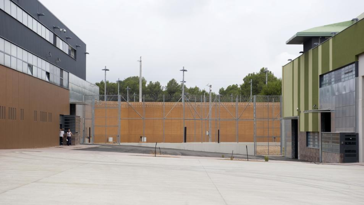 Foto de uno de los patios de la prisión de Mas d'Enric.
