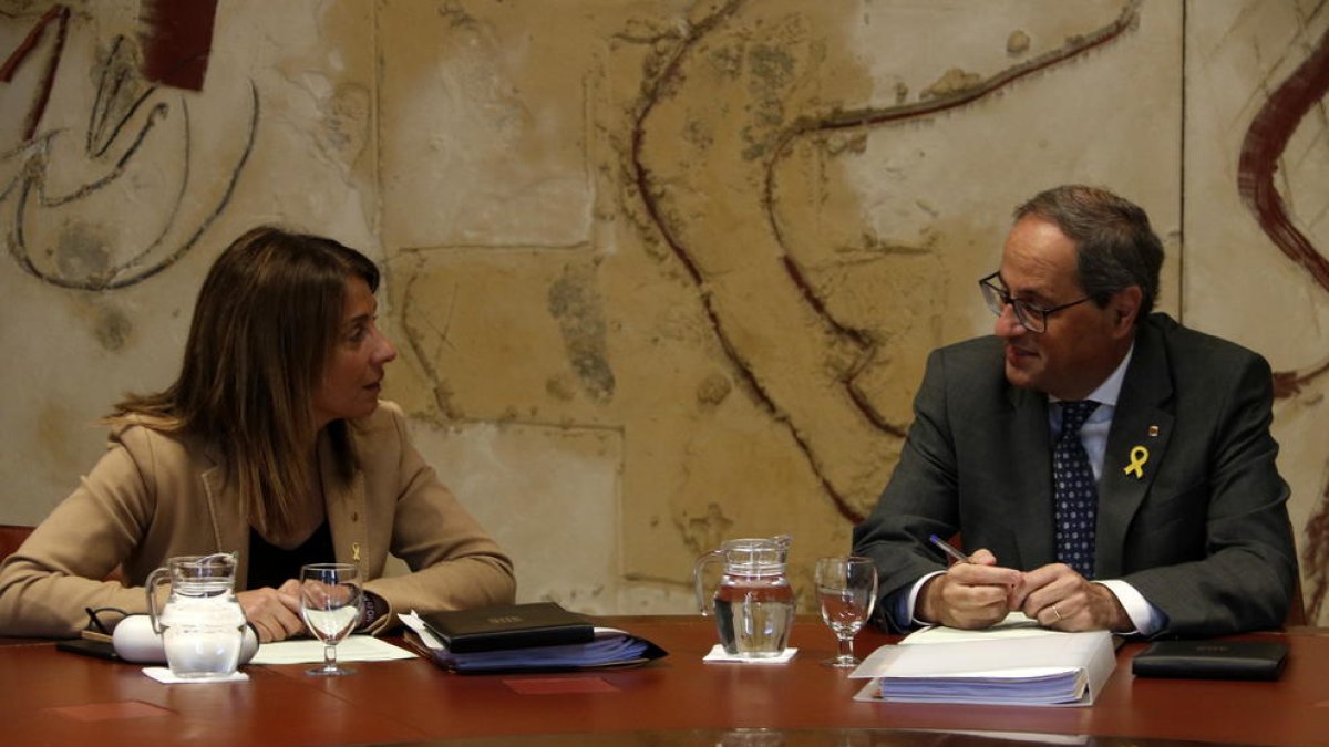 Torra es querella contra la JEC i avisa que portarà els llaços grocs «fins on calgui»