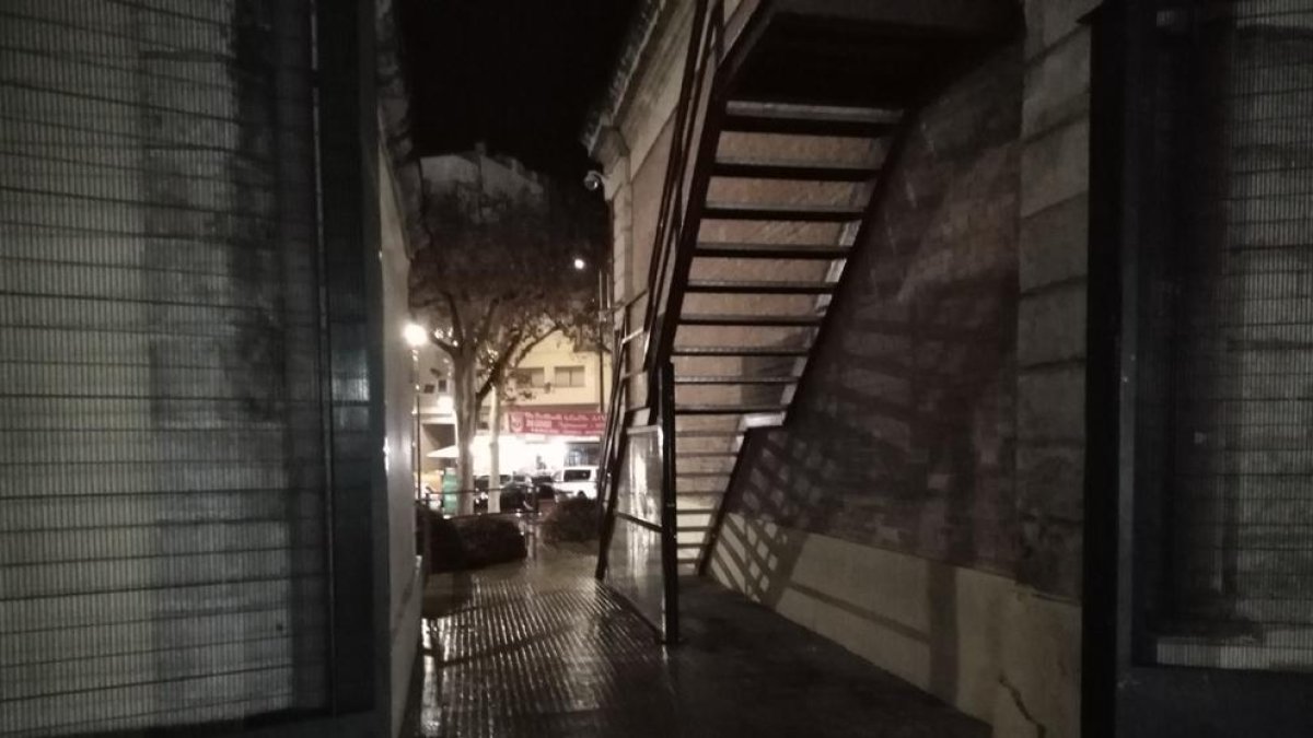 Renfe mejorará la iluminación de la salida de la estación de tren de Vendrell