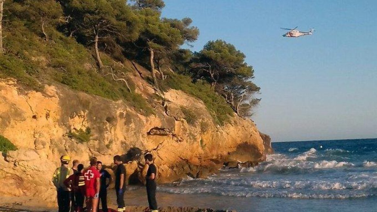 Muere ahogado en la playa de la Mora de Tarragona un hombre de 62 años