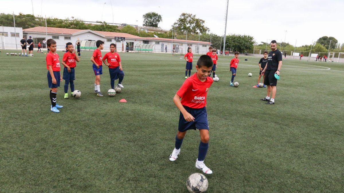 El Barça Academy comença la nova temporada al camp de Mas Iglesias, a Reus