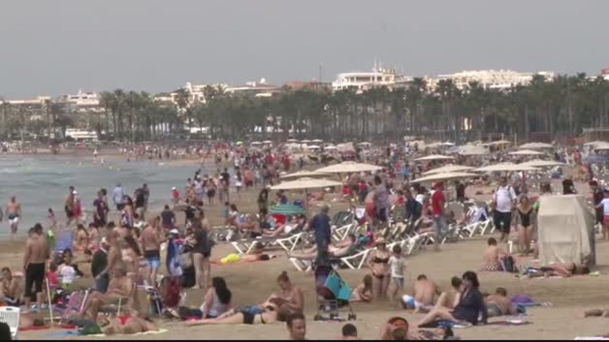 Salou, platja, Setmana Santa, turisme, comerç, Dilluns de Pasqua, visitant