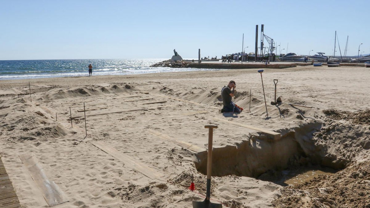 Les guinguetes de platja poden obrir a Cambrils i, a Salou, es preparen