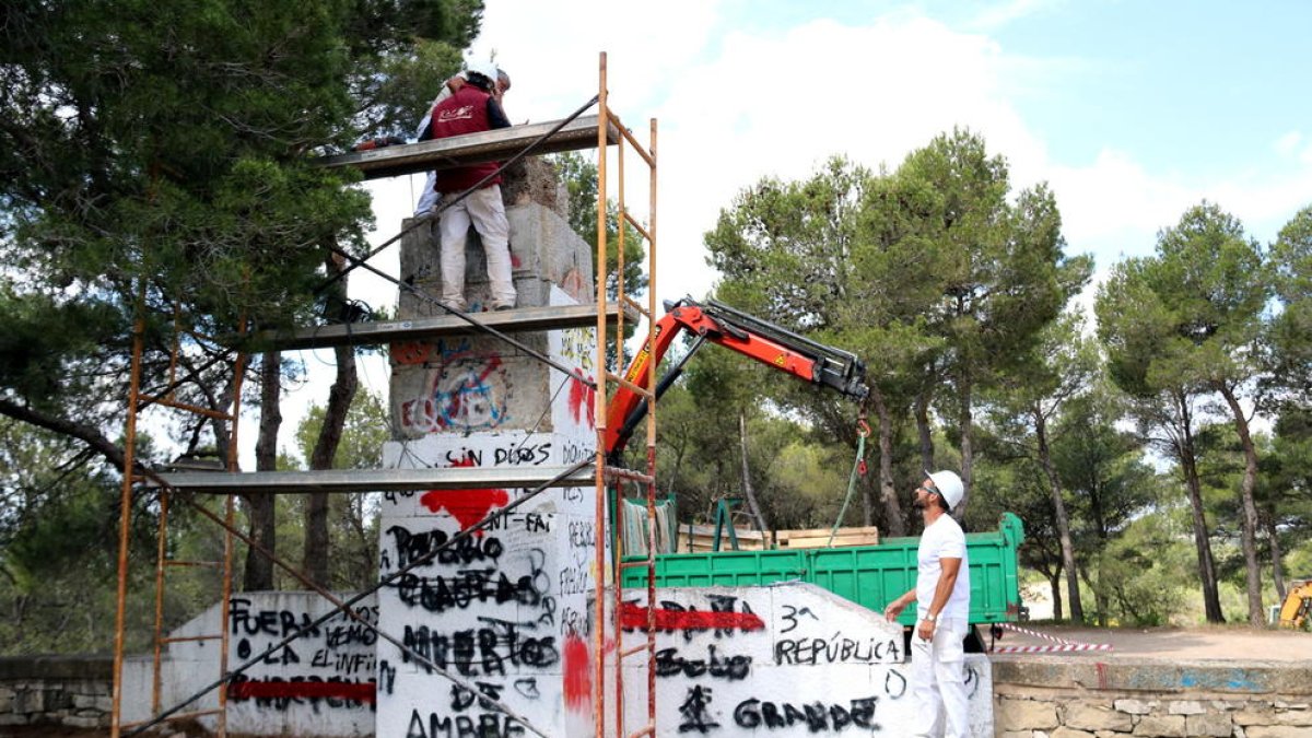 Retiraran un monument feixista italià a Horta per petició del ministeri